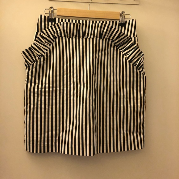 Pinstripe pencil skirt with pockets - Picture 2 of 7